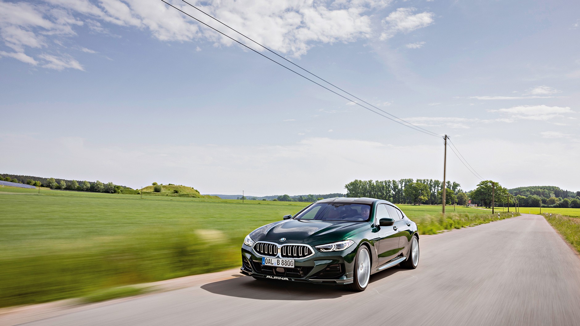 Większe Gran Coupé – Alpina B8 GC. Aktualizacja dużego modelu: Gran Coupé serii 8 z silnikiem V8 biturbo o mocy 621 KM zostanie zaoferowane w nowych kolorach nadwozia i z 12,3-calowym ekranem dotykowym.