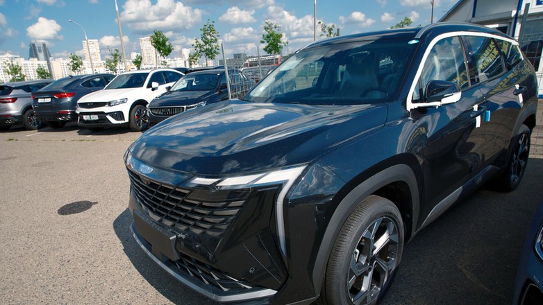 Chińskie samochody eksportowane są na cały świat. Poza Chinami najwięcej sprzedaje się samochodów spalinowych – zdjęcie ilustracyjne