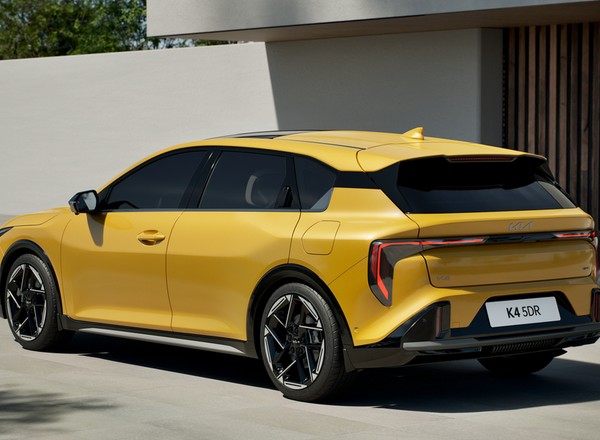 Kia K4 ma pod maską silniki 1.0 i 1.6 T-GDI i polskie ceny. Startuje od 107 tys. 490 zł