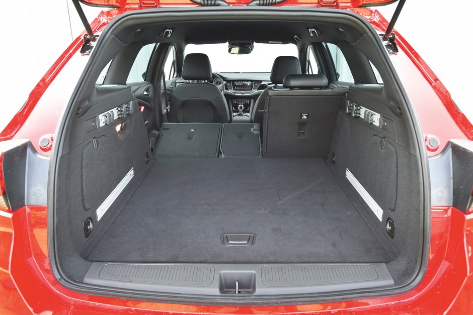 Hyundai i30 vs. Opel Astra i Skoda Octavia - Kombi w Dobrym Formacie
