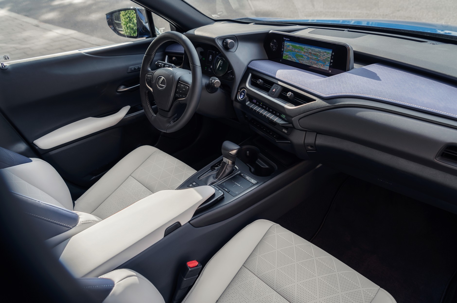 Lexus UX 250h