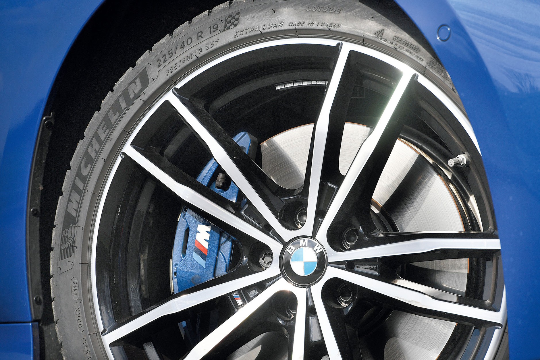 BMW 330i kontra Mercedes C 300 - odwieczni rywale