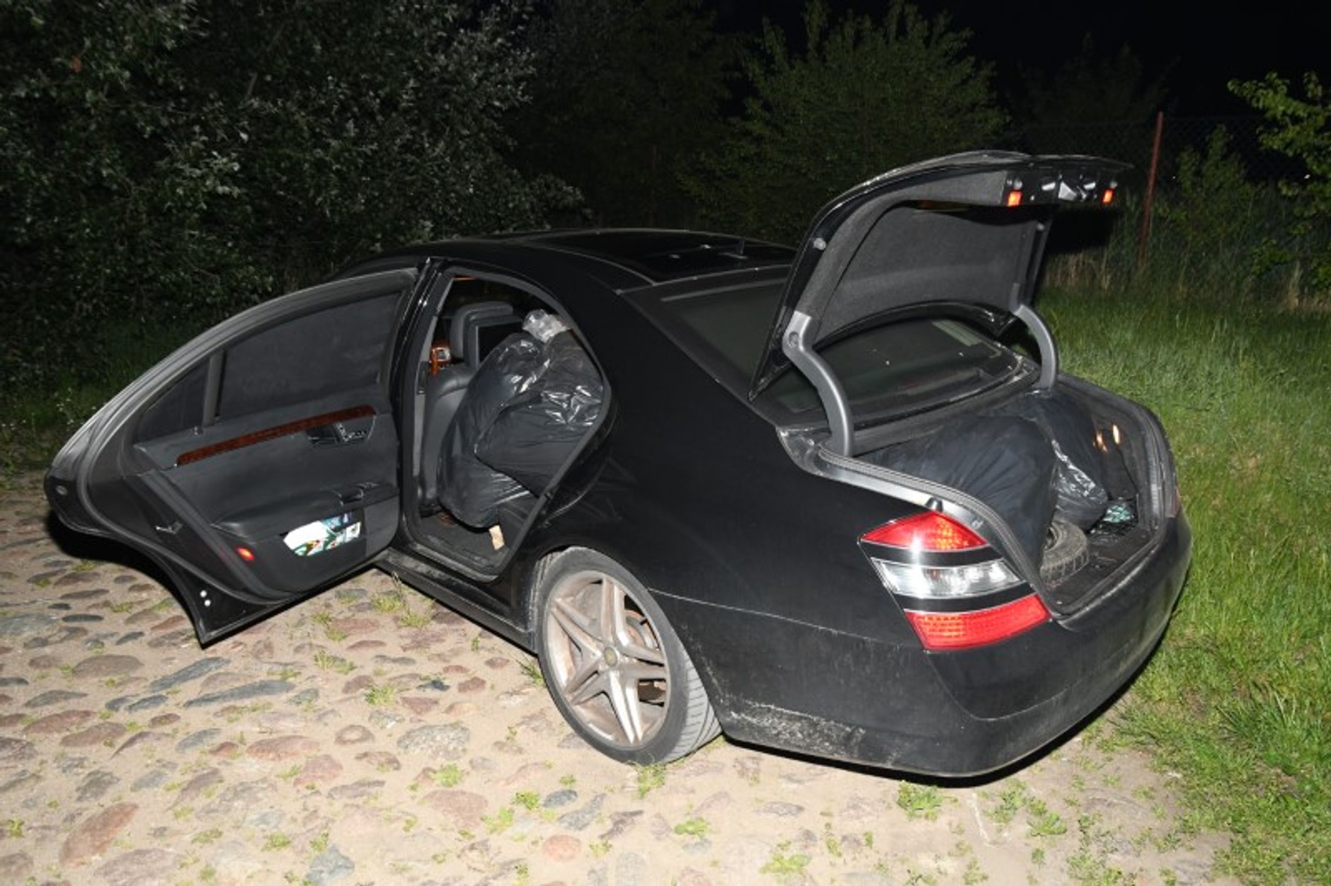 Nielegalny tytoń w Mercedesie