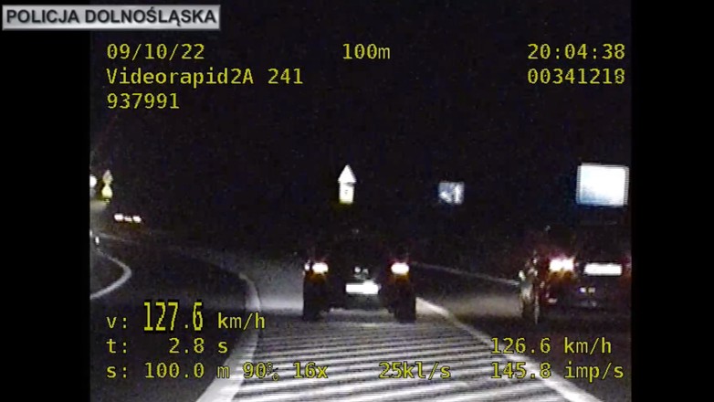 Za wykroczenia, które popełnił w ciągu kilku minut, został ukarany mandatem w wysokości niemal 3 tys. zł