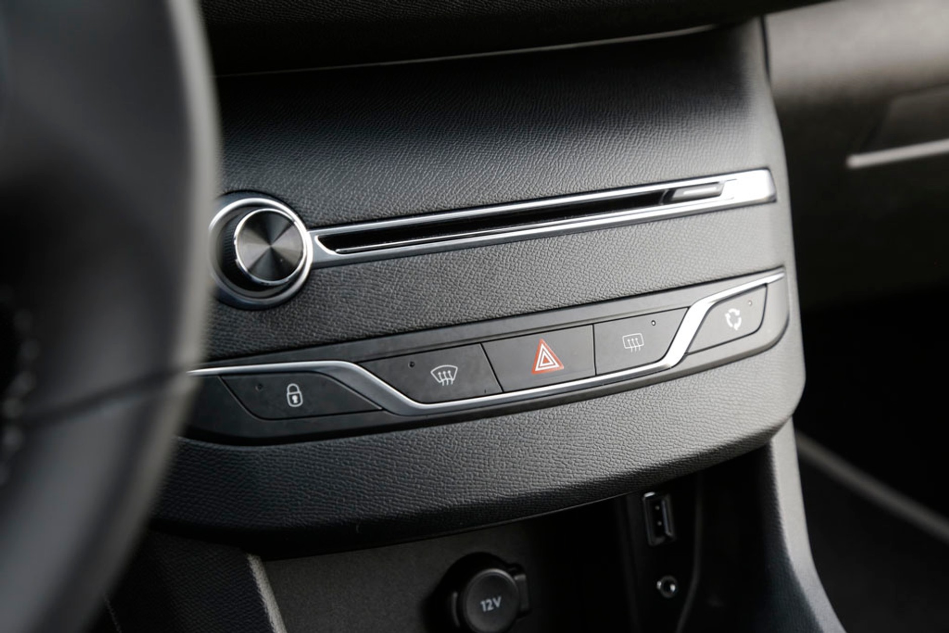 Peugeot 308 1.2 PureTech - jak sobie poradzą 3 cylindry?