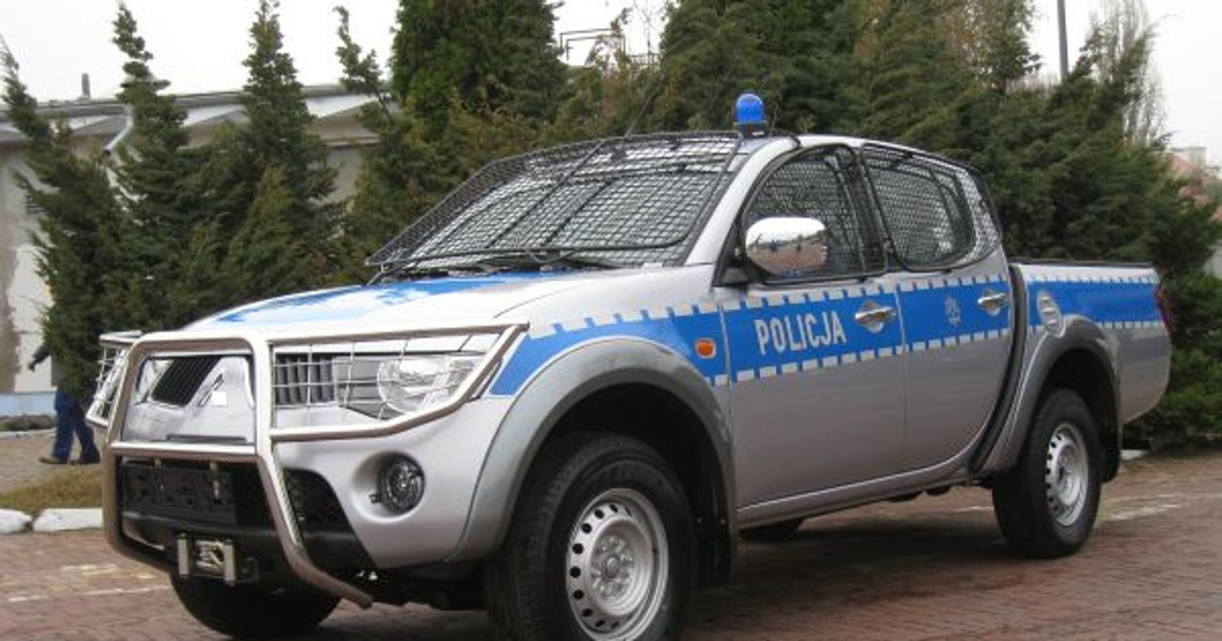 Policyjne Mitsubishi L-200