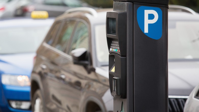 20-latek próbował ukraść pieniądze z parkomatu