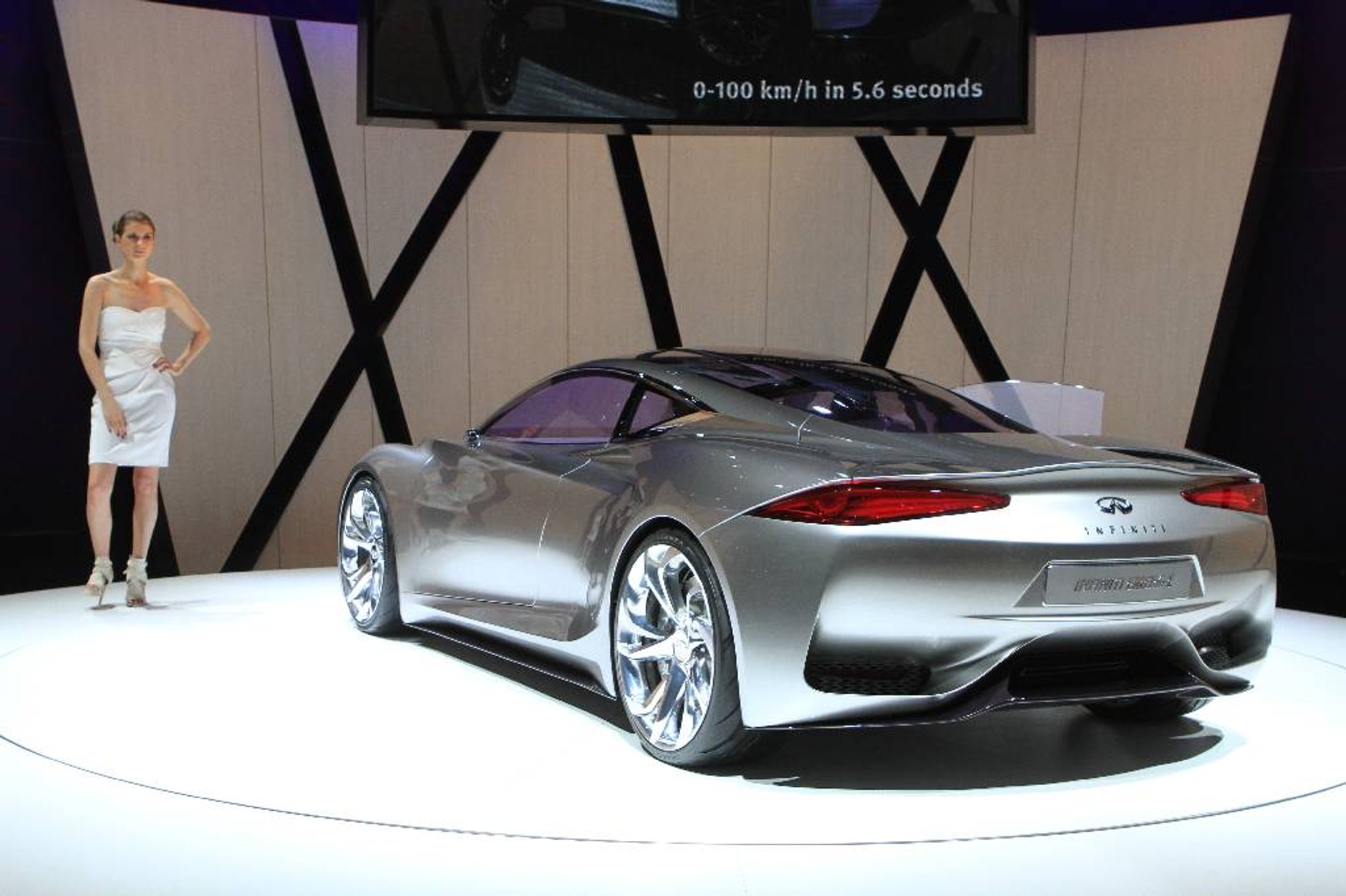 Infiniti Emerg-E: konkurent Hondy NSX