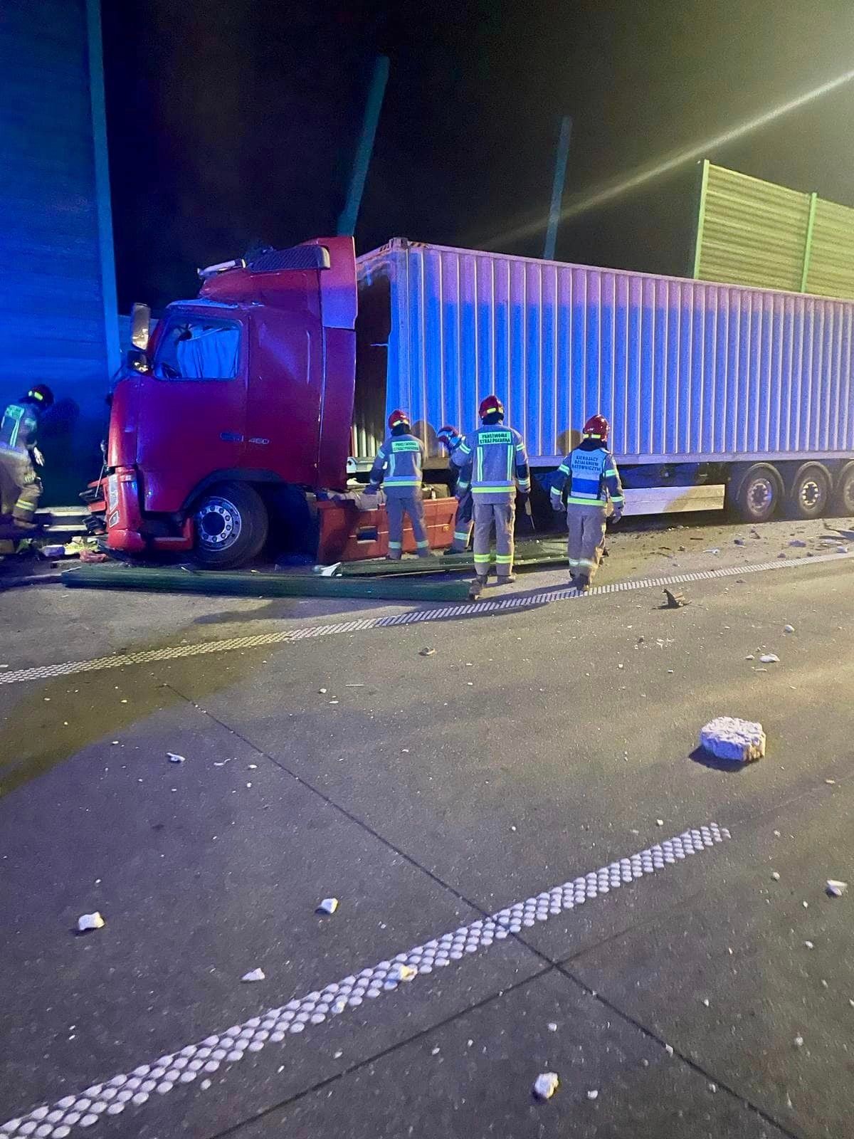 Dramatyczny wypadek na A1. Wypadek czterech ciężarówek