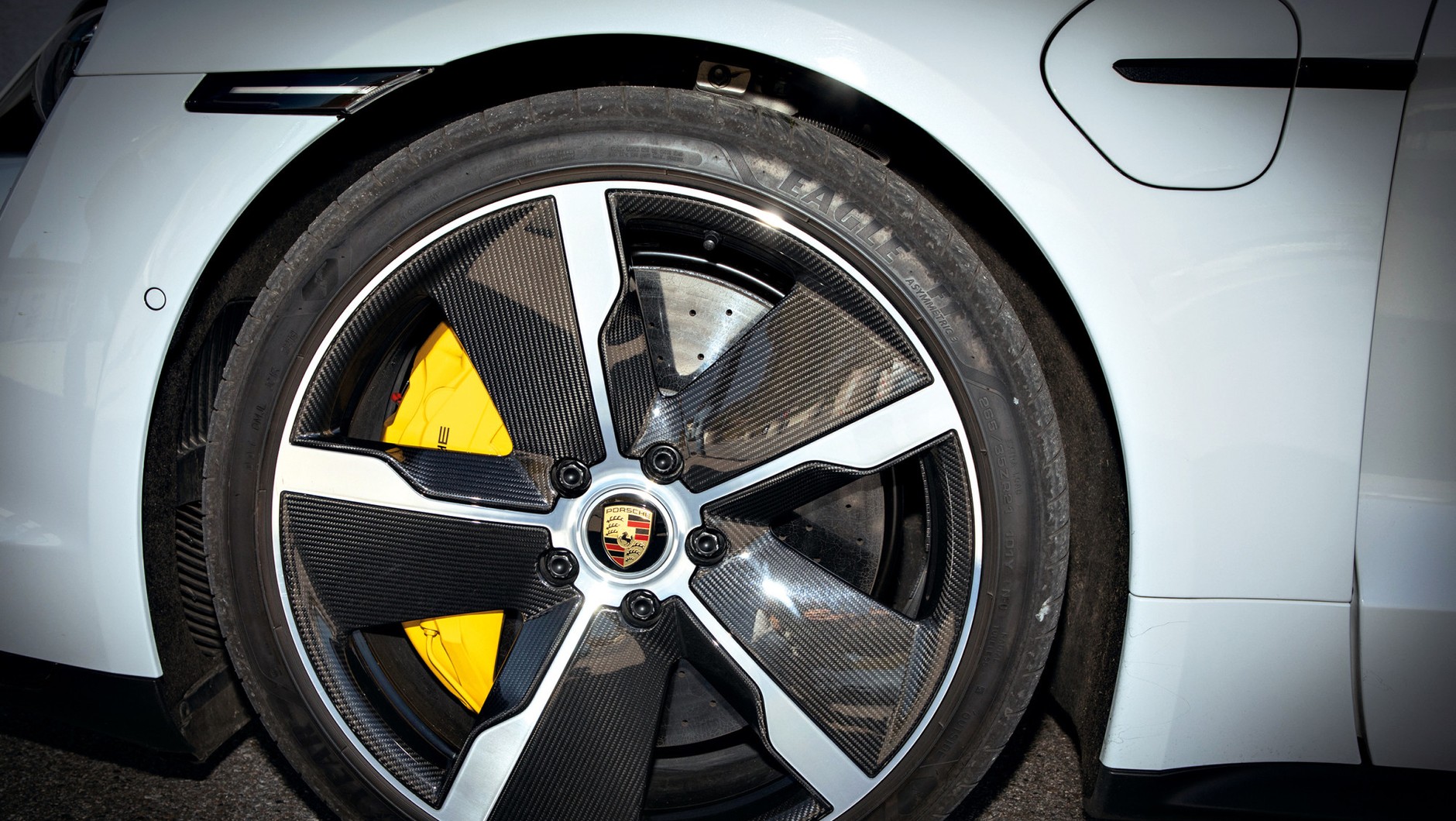 Porsche Taycan Turbo S - karbonowo-ceramiczne hamulce