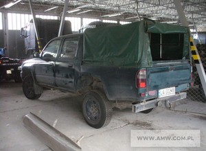 Nawet w wojsku trudno o okazję. Na sprzedaż jest Toyota Hilux, ale bez kluczyków