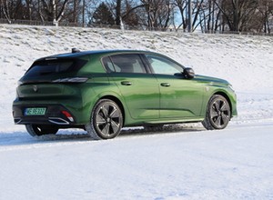Przesiadłem się do elektrycznego Peugeota E-308. Zima nie była dla niego łaskawa