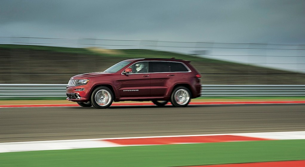 Jeep Grand Cherokee SRT na torze