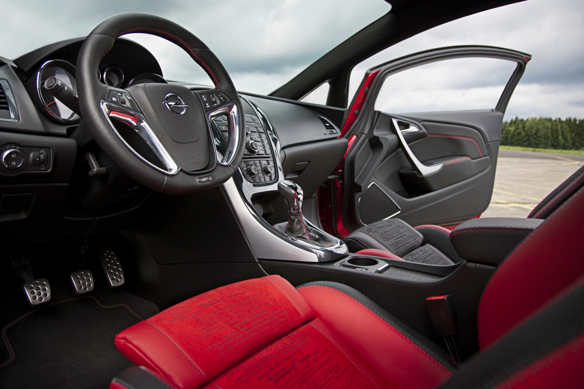 Opel Astra GTC już w pełnej okazałości