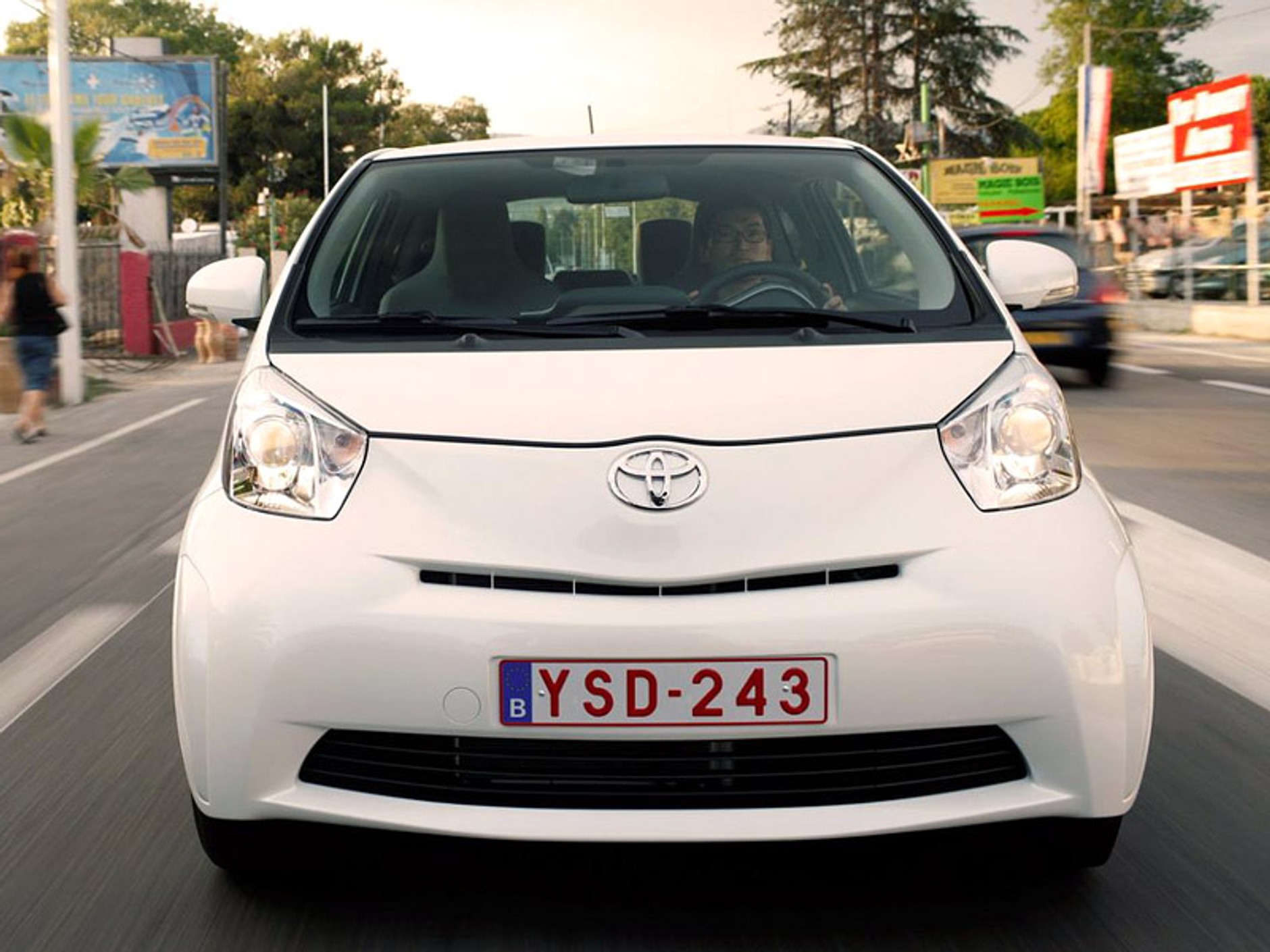 Paryż 2008: Toyota iQ – pierwsze informacje i fotografie wersji seryjnej