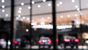 Jak unikać strat finansowych w profesjonalnym handlu samochodami – sprawdzone strategie dealerów