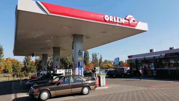 Tańsze paliwo na majówkę. Orlen obniża ceny i dokłada jeszcze jeden bonus