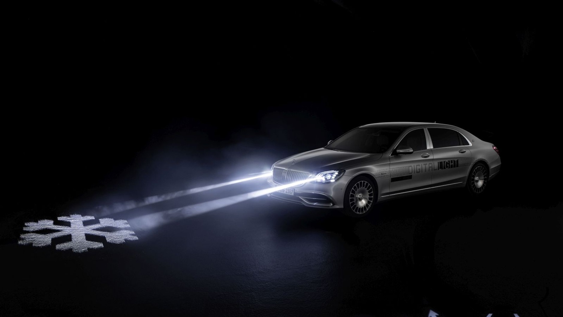 Mercedes Digital Light - w pierwszej produkcyjnej serii będą podstawowe ostrzeżenia dla kierowcy