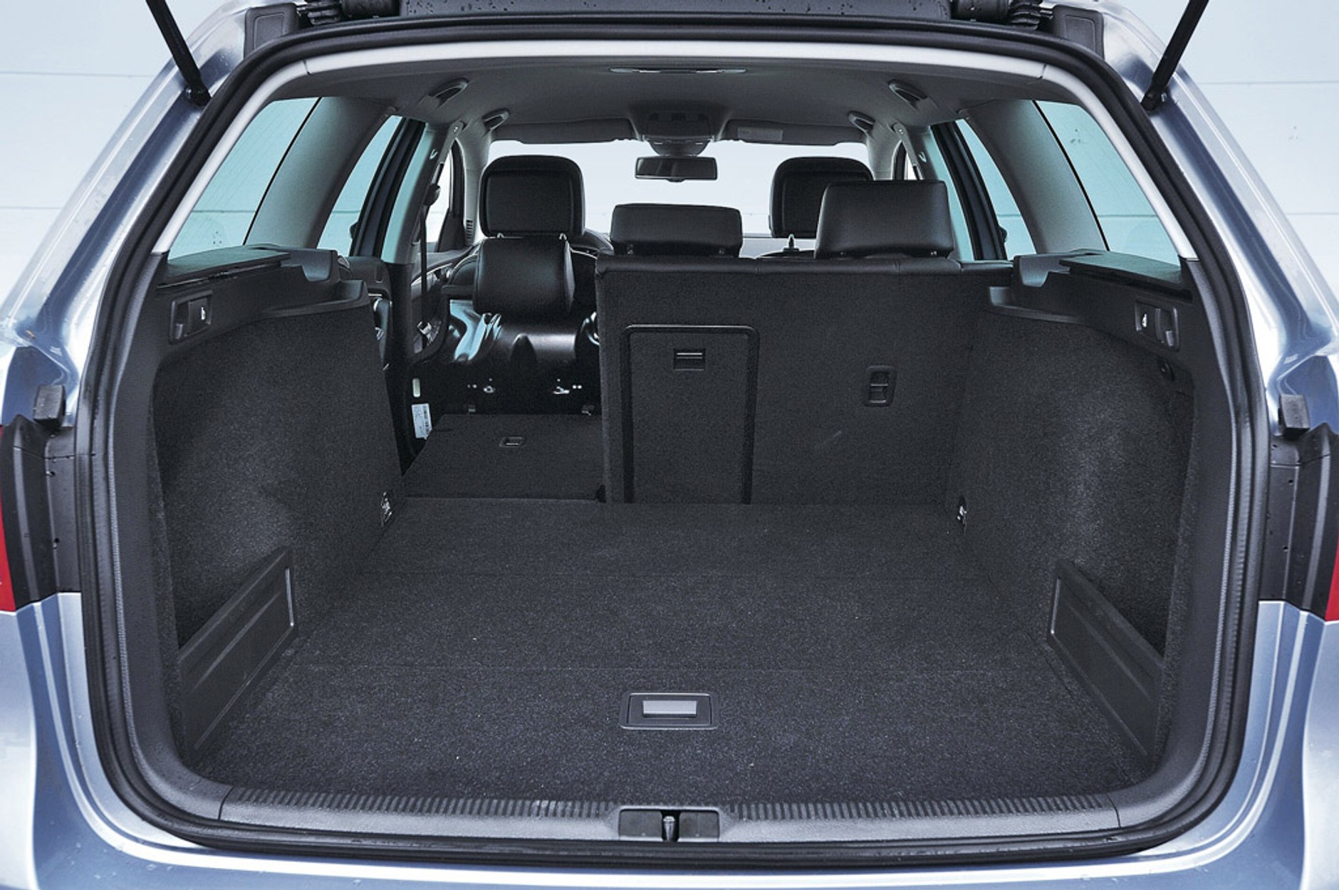 Mazda 6 kontra Volkswagen Passat: który model zostanie królem kombi?