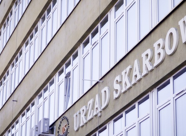 Nowa fala donosów po komuniach. Skarbówka chodzi i sprawdza samochody