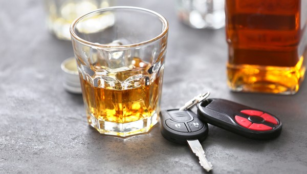 Picie alkoholu po wypadku ma być traktowane tak samo, jak picie przed. MS chce zaostrzyć przepisy