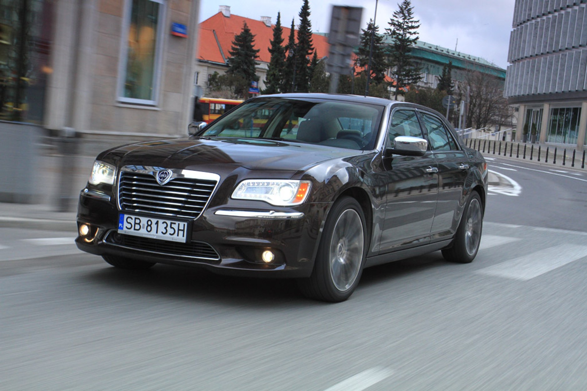 Test Lancii Thema: męski typ, damskie logo