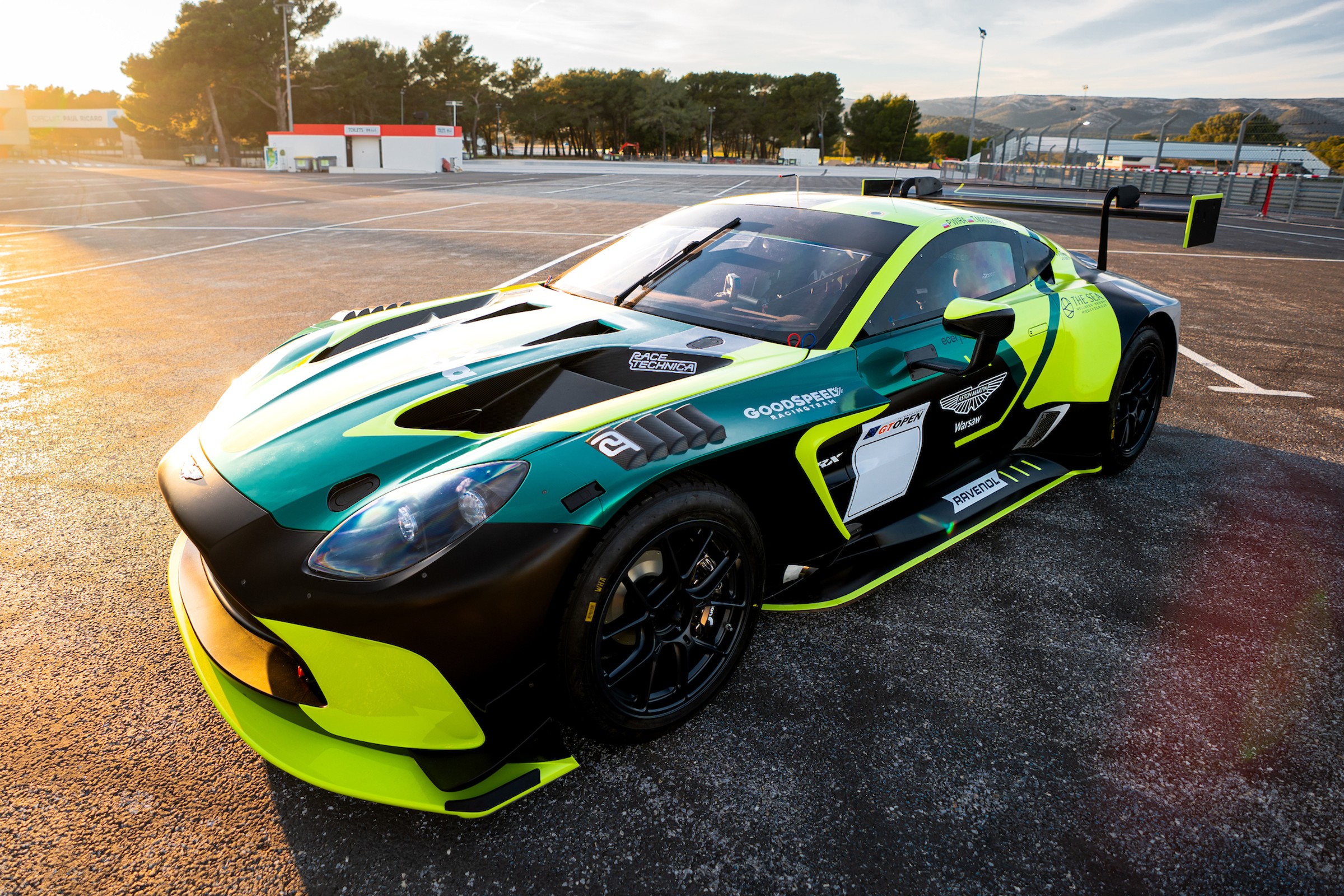 Aston Martin Warsaw oficjalnym partnerem polskiego zespołu wyścigowego Good Speed Racing