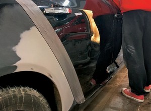 Dilerzy samochodowi oskarżają PZU o łamanie prawa