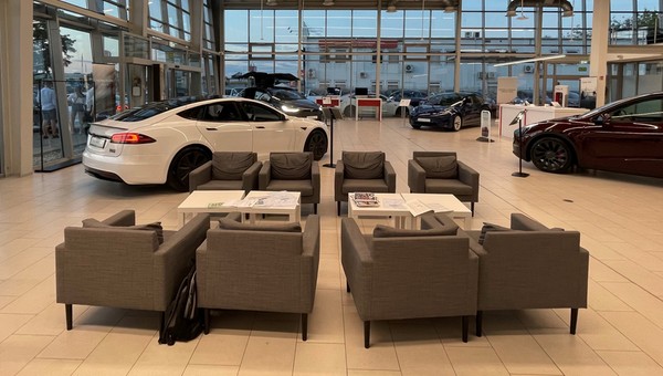Dramatyczne wyniki sprzedaży elektryków w Polsce. Tesla dominuje
