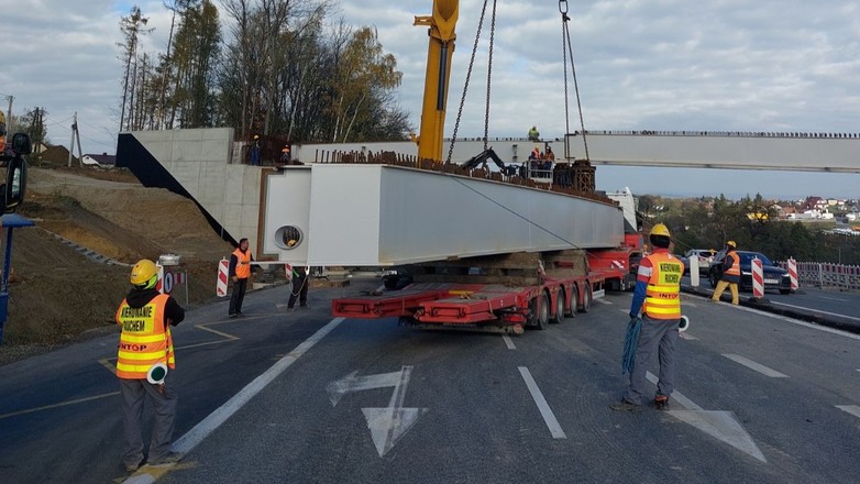 Wiadukt budowany na zakopiance na wysokości miejscowości Gaj