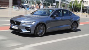 Volvo S60 T5 FWD - sportowy charakter