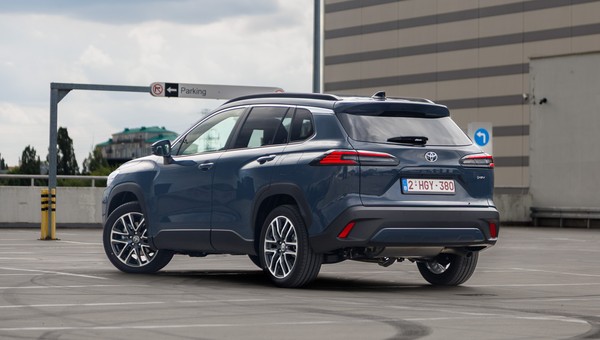 Toyota Corolla Cross Executive 2.0 Hybrid Dynamic Force 178 KM AWD-i e-CVT