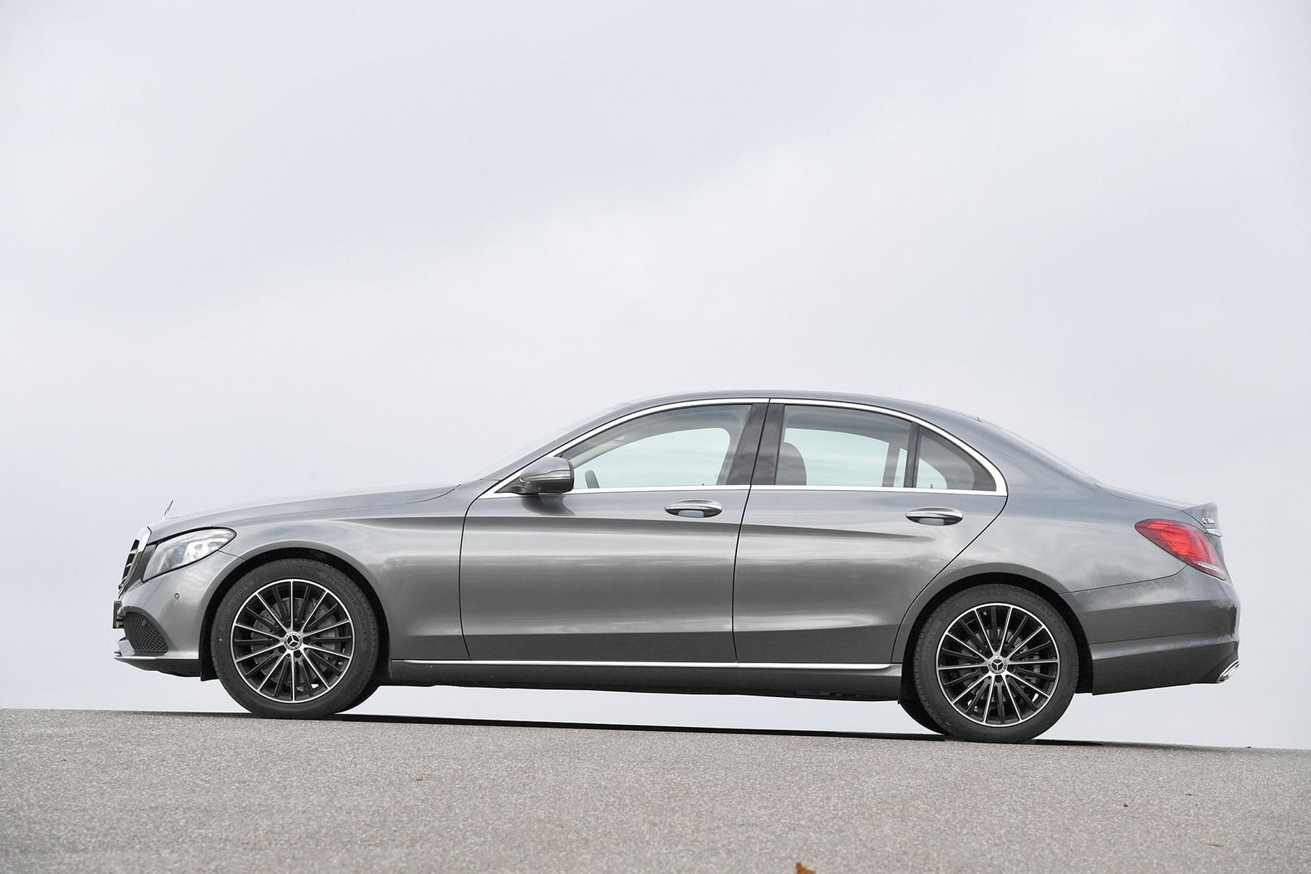 BMW 330i kontra Mercedes C 300 - odwieczni rywale