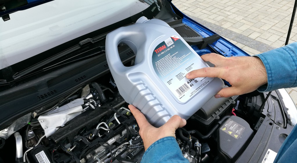 Wybieramy olej silnikowy – krok po kroku