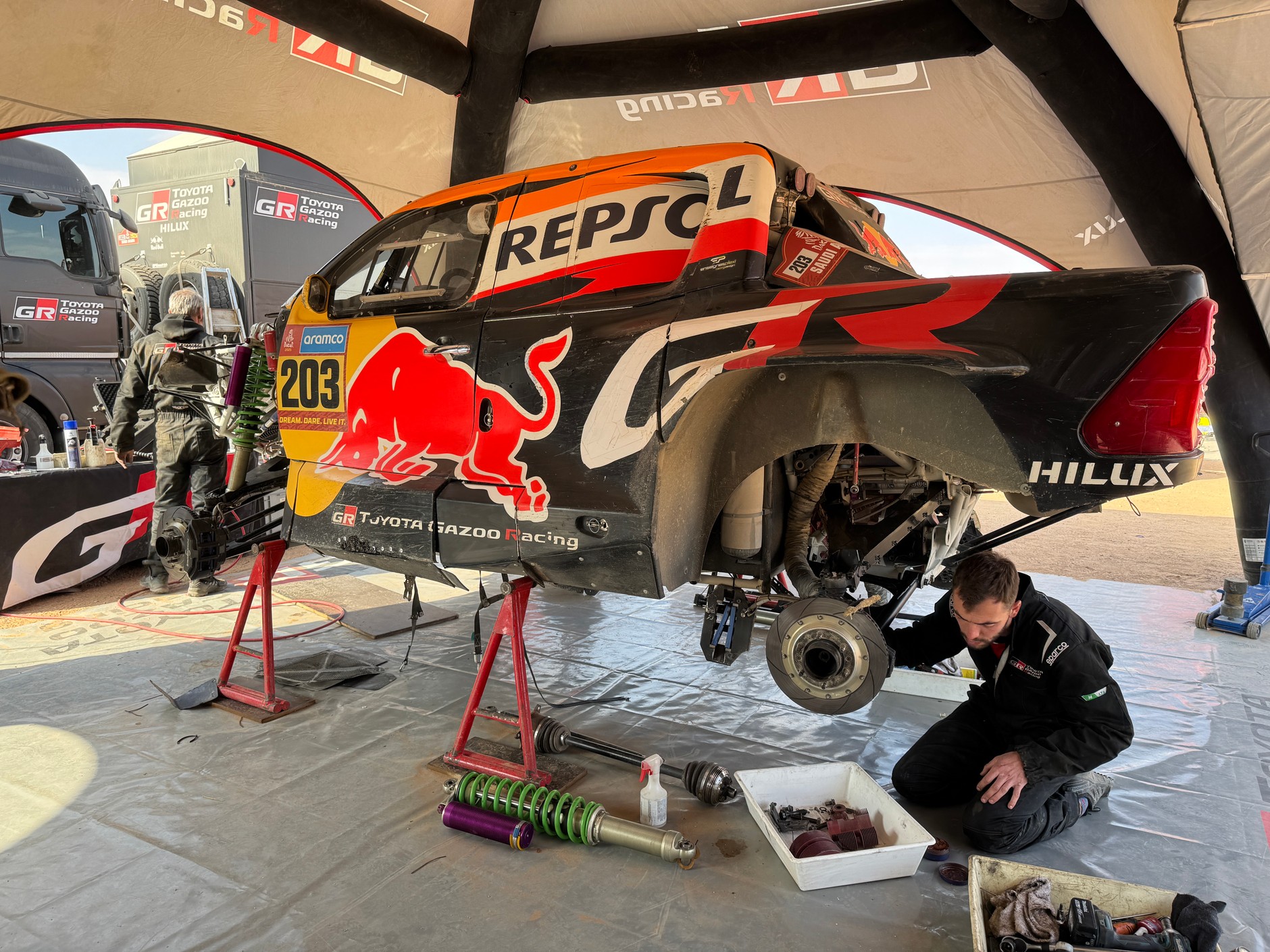 Stanowisko Toyota Gazoo Racing na biwaku Rajd Dakar 2025