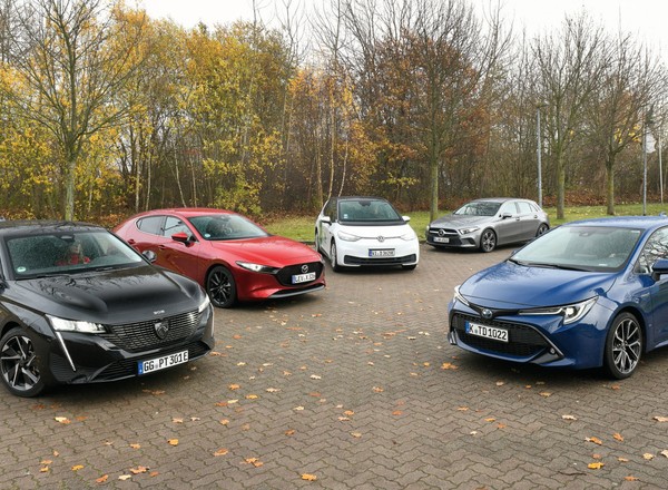 Który napęd będzie najtańszy w eksploatacji? Mazda 3 kontra Mercedes klasy A, Peugeot 308, Toyota Corolla i Volkswagen ID.3