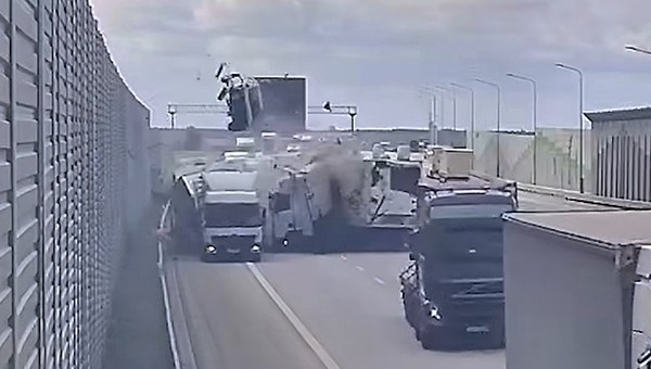 Wypadek ciężarówek na autostradzie A1