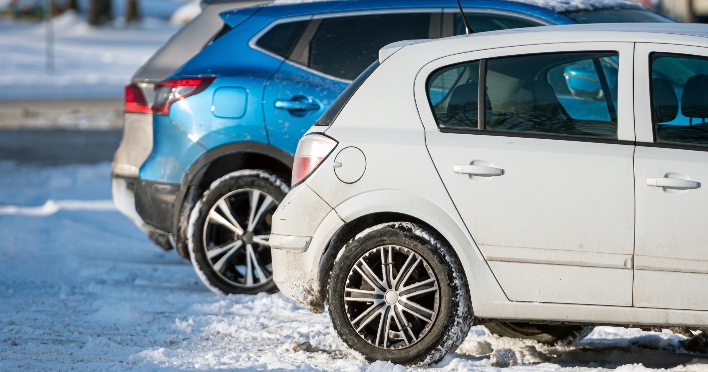 Samochód pozostawiony na parkingu