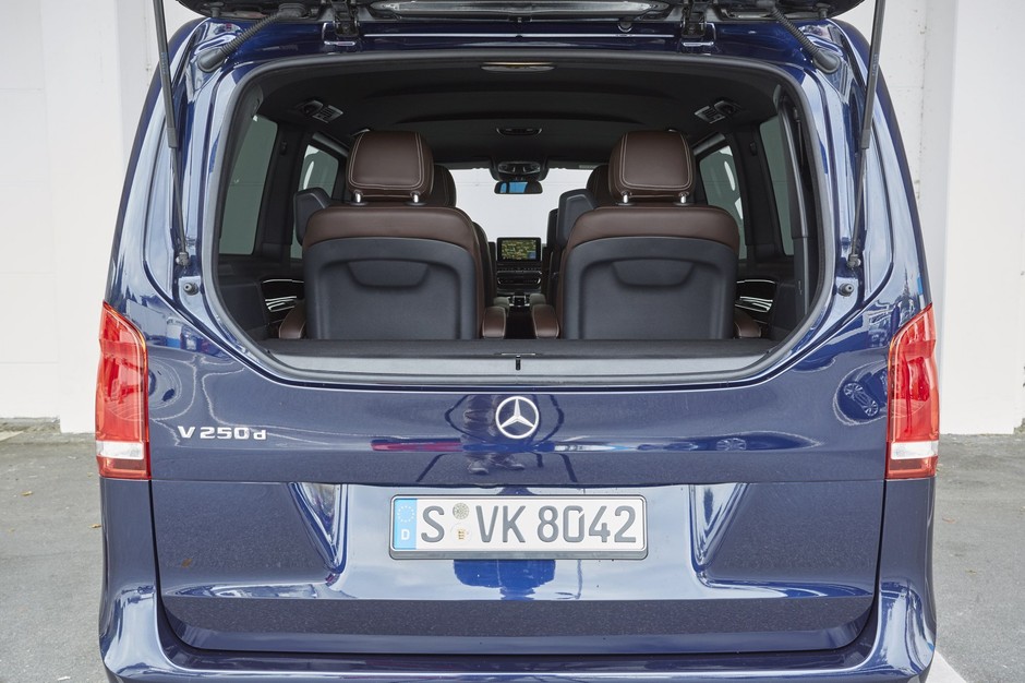 Porównanie: Volkswagen T6 2.0 BiTDI droższy od Mercedesa V 250 d