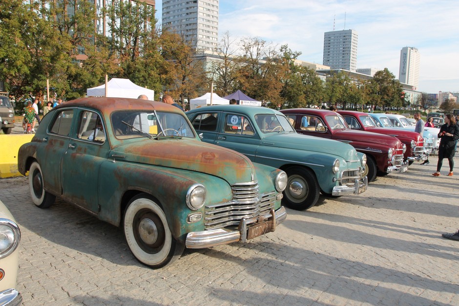 Zlot samochodów Warszawa i Syrena na Placu Defilad w Warszawie