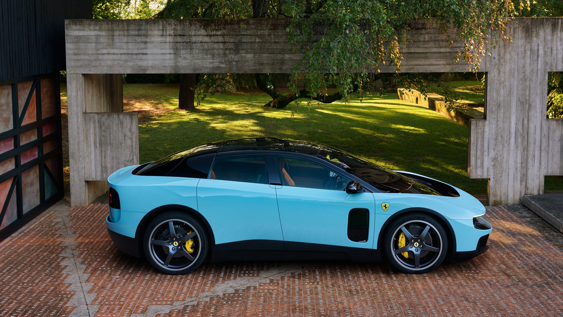 Ferrari Luce, czyli pierwszy elektryk z Maranello