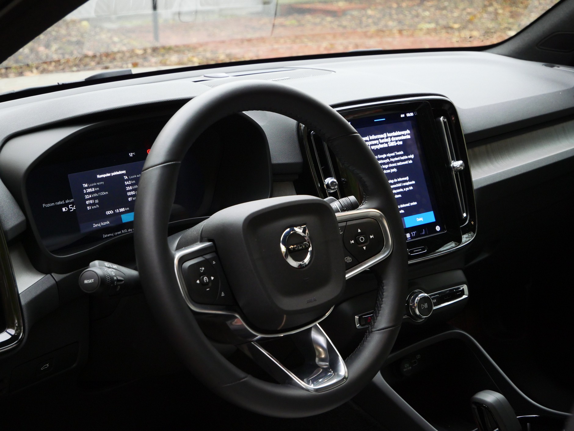 Elektryczne Volvo EX40 oraz EC40 są oparte na modelu XC40, który debiutował w 2017 roku. Design zdradza już wiek konstrukcji.