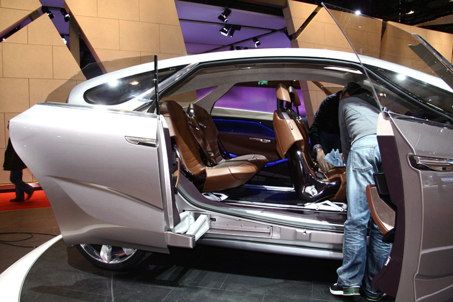 Genewa 2009: najważniejsze premiery (wideo)