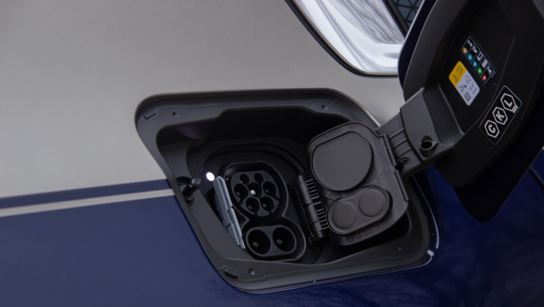 BMW i7
