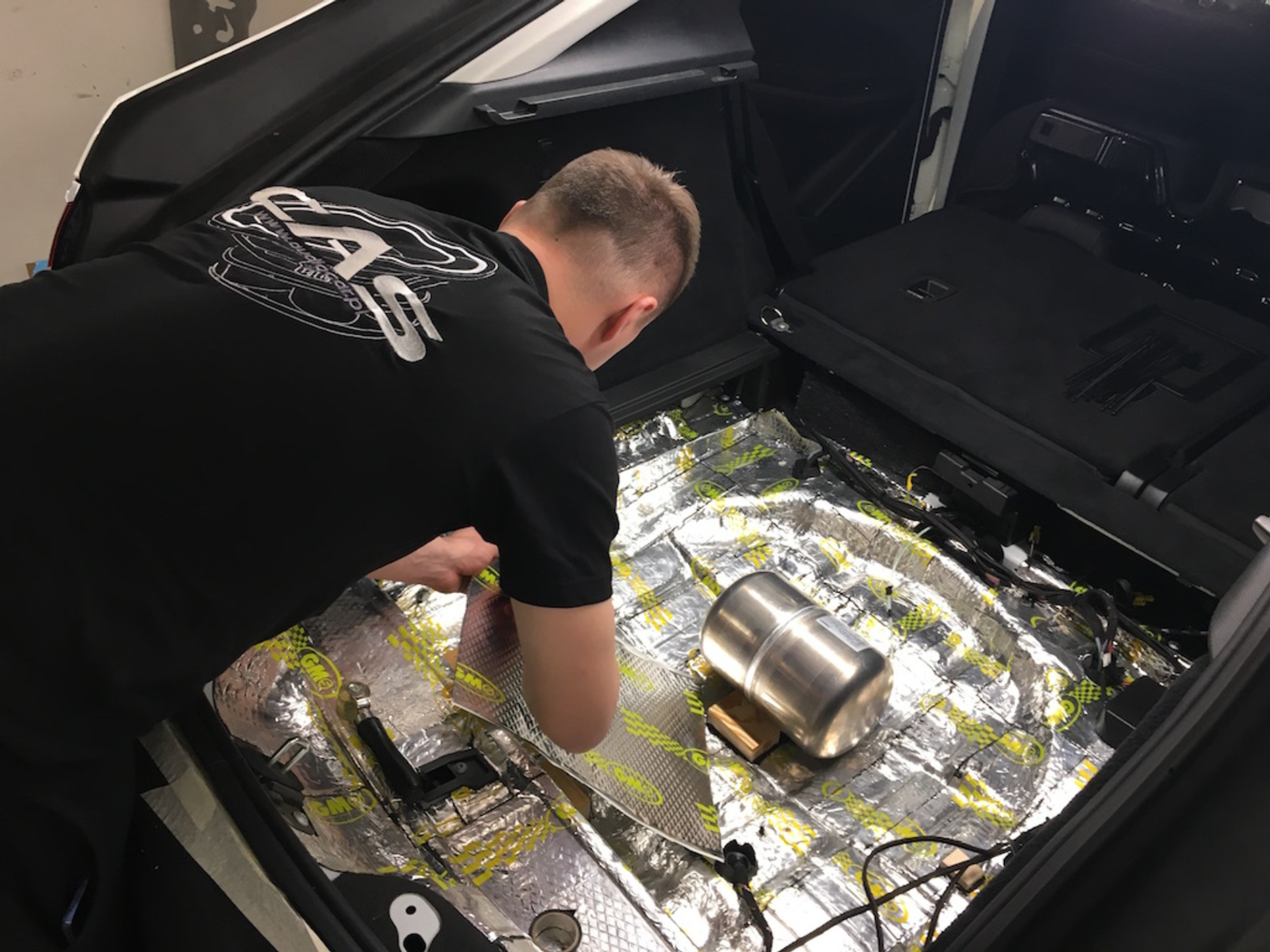 Wygłuszanie samochodu krok po kroku - radzimy, jak zrobić to dobrze