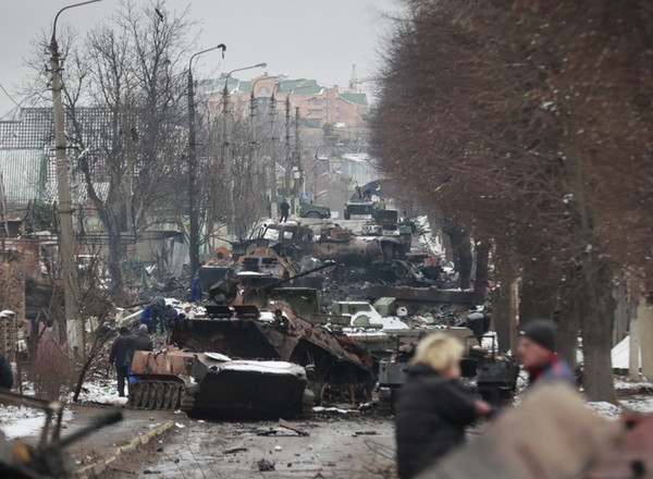 "Korek" zniszczonych rosyjskich pojazdów pod Kijowem. Pokazuje skalę zniszczeń
