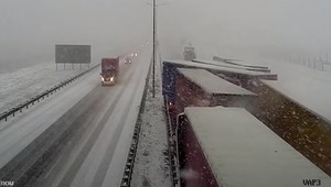 Karambol ciężarówek na A4. GDDKiA opublikowała nagranie