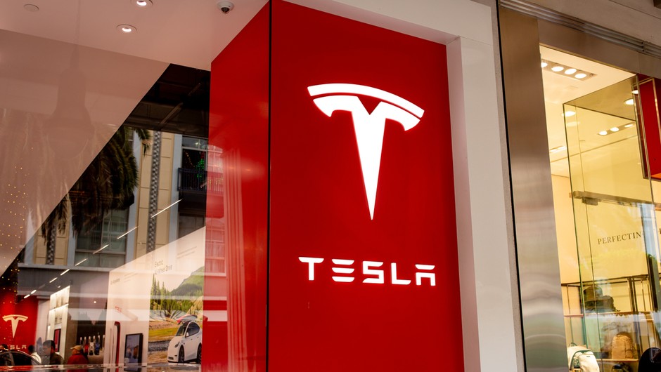 Elon Musk wyniósł Teslę na szczyt, teraz walnie przyczynia się do spadku sprzedaży aut tej marki
