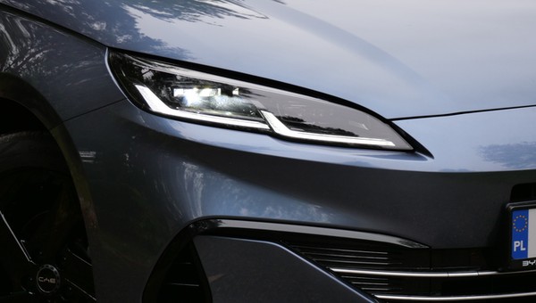 Dobry październik na rynku nowych samochodów w Polsce. Niespodzianek nie brakowało