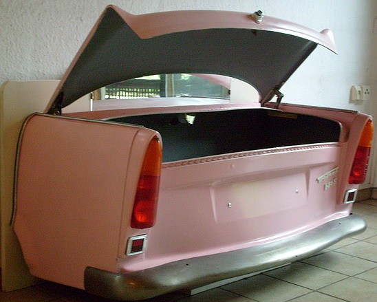 Meble z samochodu? Wszystko jest możliwe...